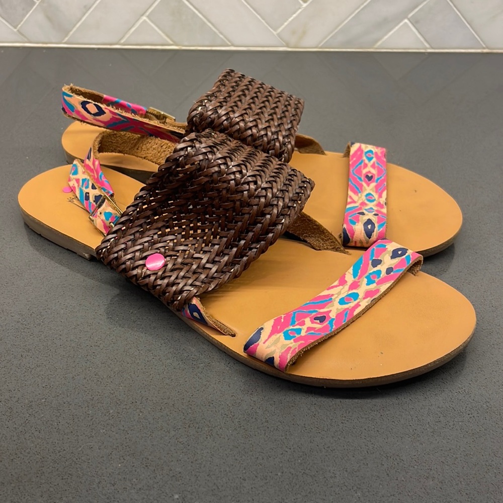 Roxy sandals pink and brown Aztec design size 6.5